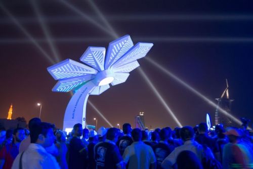 Futuristic City, Green Technology, Smart Palm, Solar-powered palm trees, the future of the internet, wi-fi, device charging, Dubai, Burj Al Arab